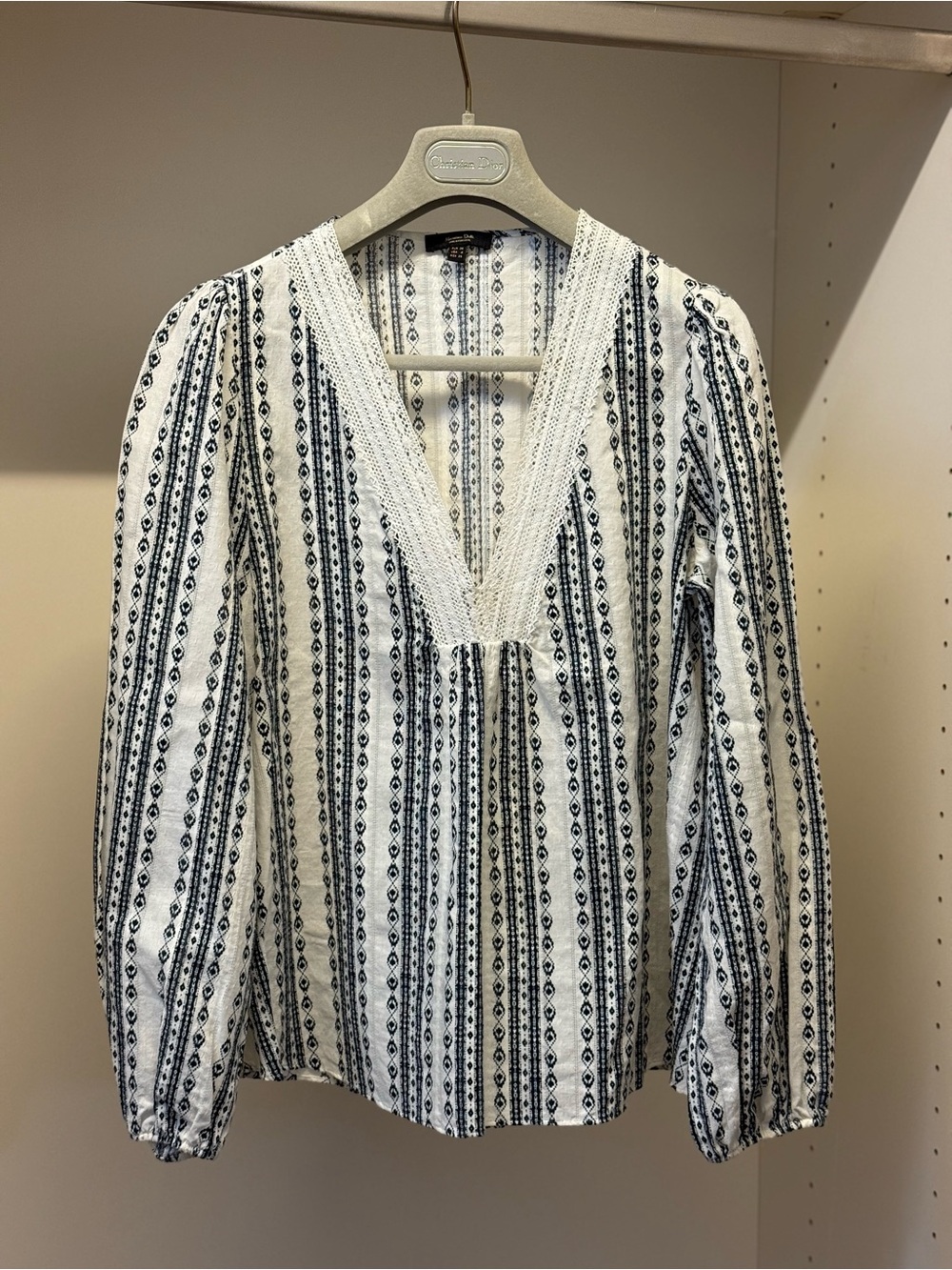 Massimo Dutti V‑Neck Peasant Blouse in White and Navy
